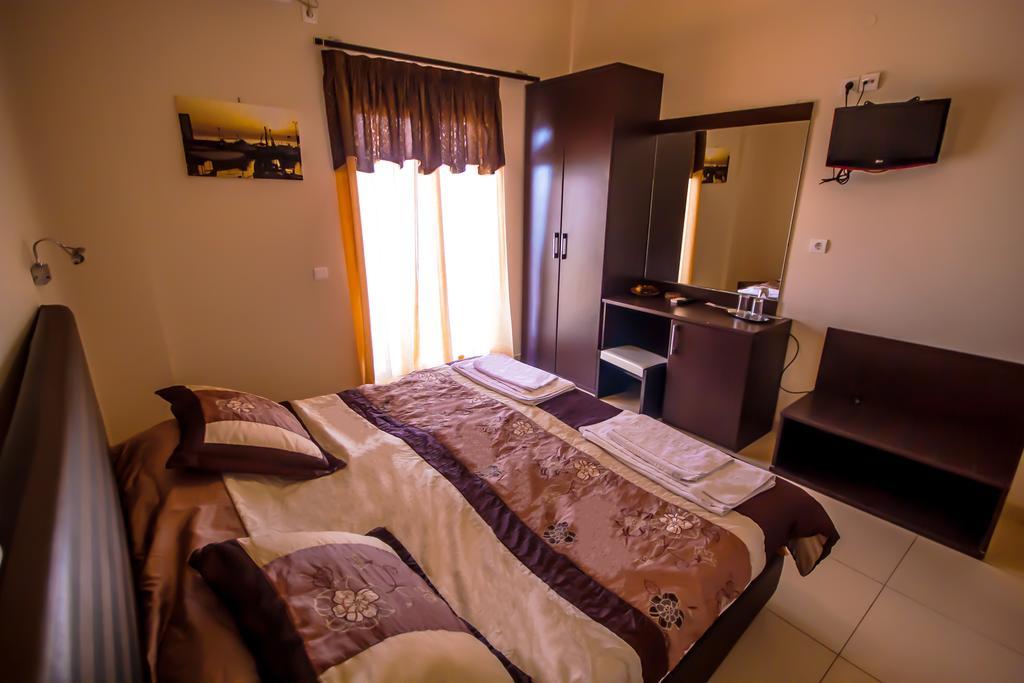 Hotel Plaza Aegina